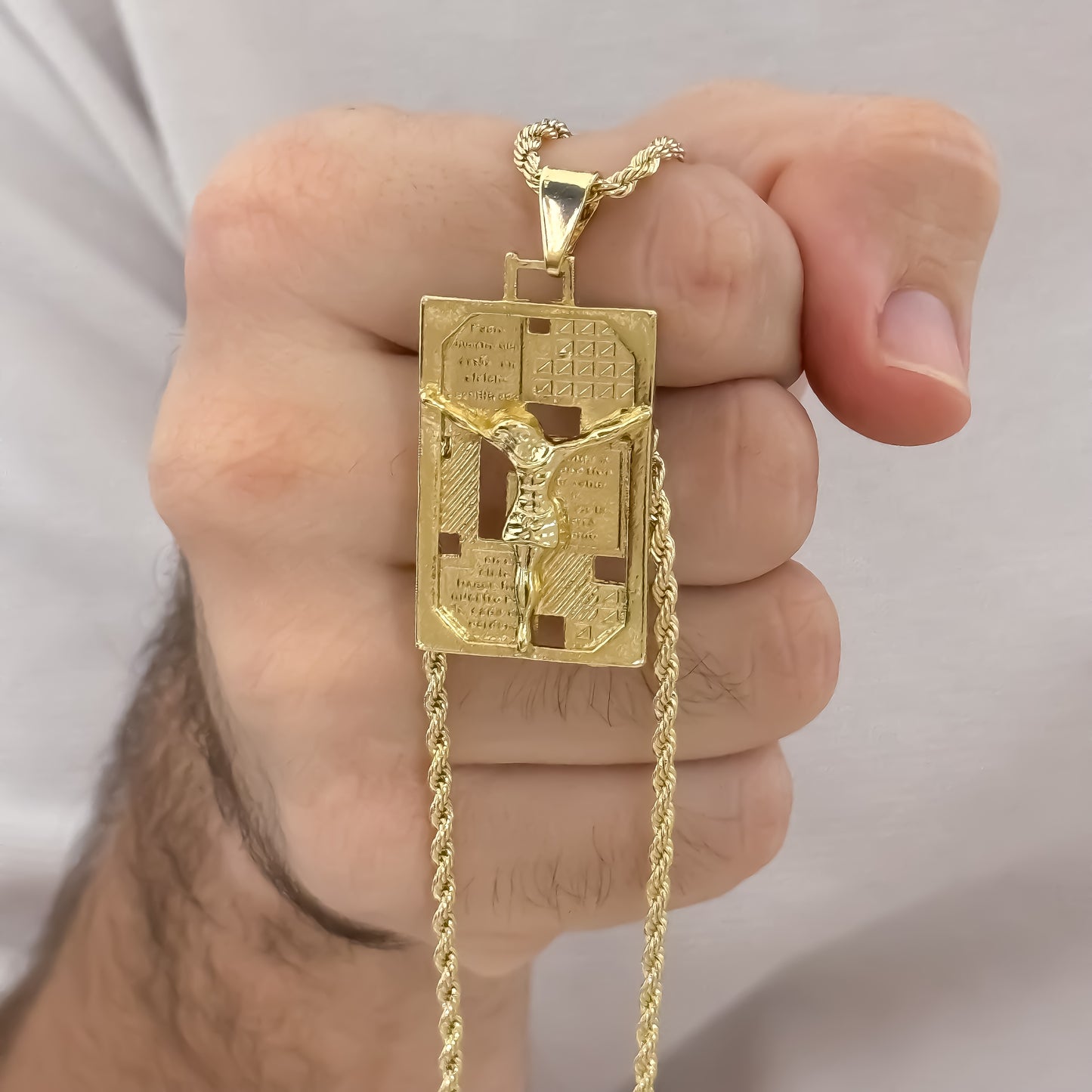 Cadena Tejido Lazo Siciliano de 60cm de 3mm de Grosor + Dije de Placa de Cristo Madero Porteccion en Oro Laminado 18k con Garantía de por vida