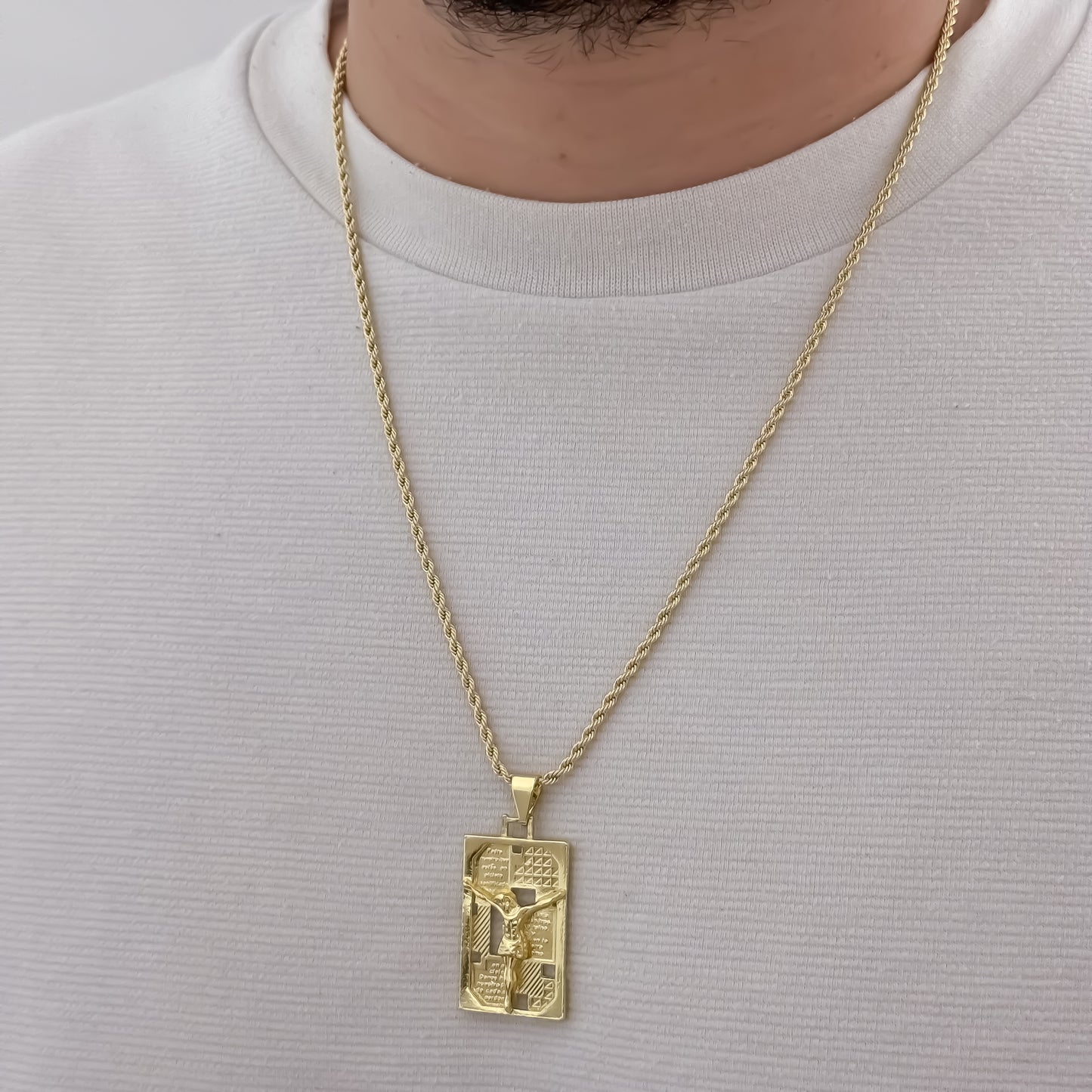 Cadena Tejido Lazo Siciliano de 60cm de 3mm de Grosor + Dije de Placa de Cristo Madero Porteccion en Oro Laminado 18k con Garantía de por vida