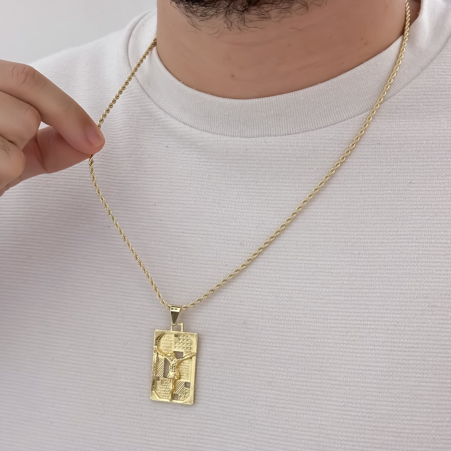 Cadena Tejido Lazo Siciliano de 60cm de 3mm de Grosor + Dije de Placa de Cristo Madero Porteccion en Oro Laminado 18k con Garantía de por vida