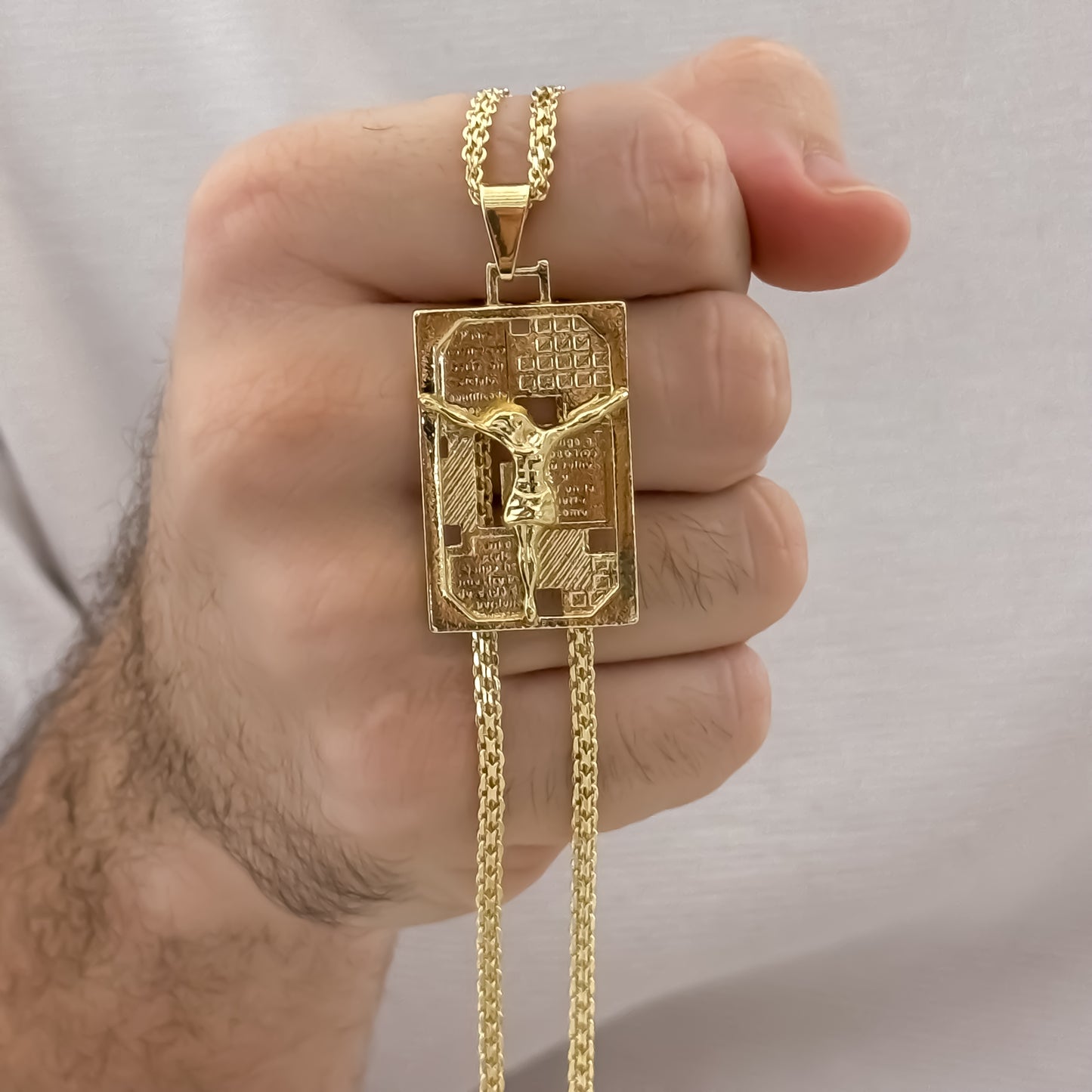 Cadena Tejido Chino de Hombre de 60cm de 3mm de Grosor + Placa Cristo Madero Libro de Jesus en Oro Laminado 18k con Garantia de por vida
