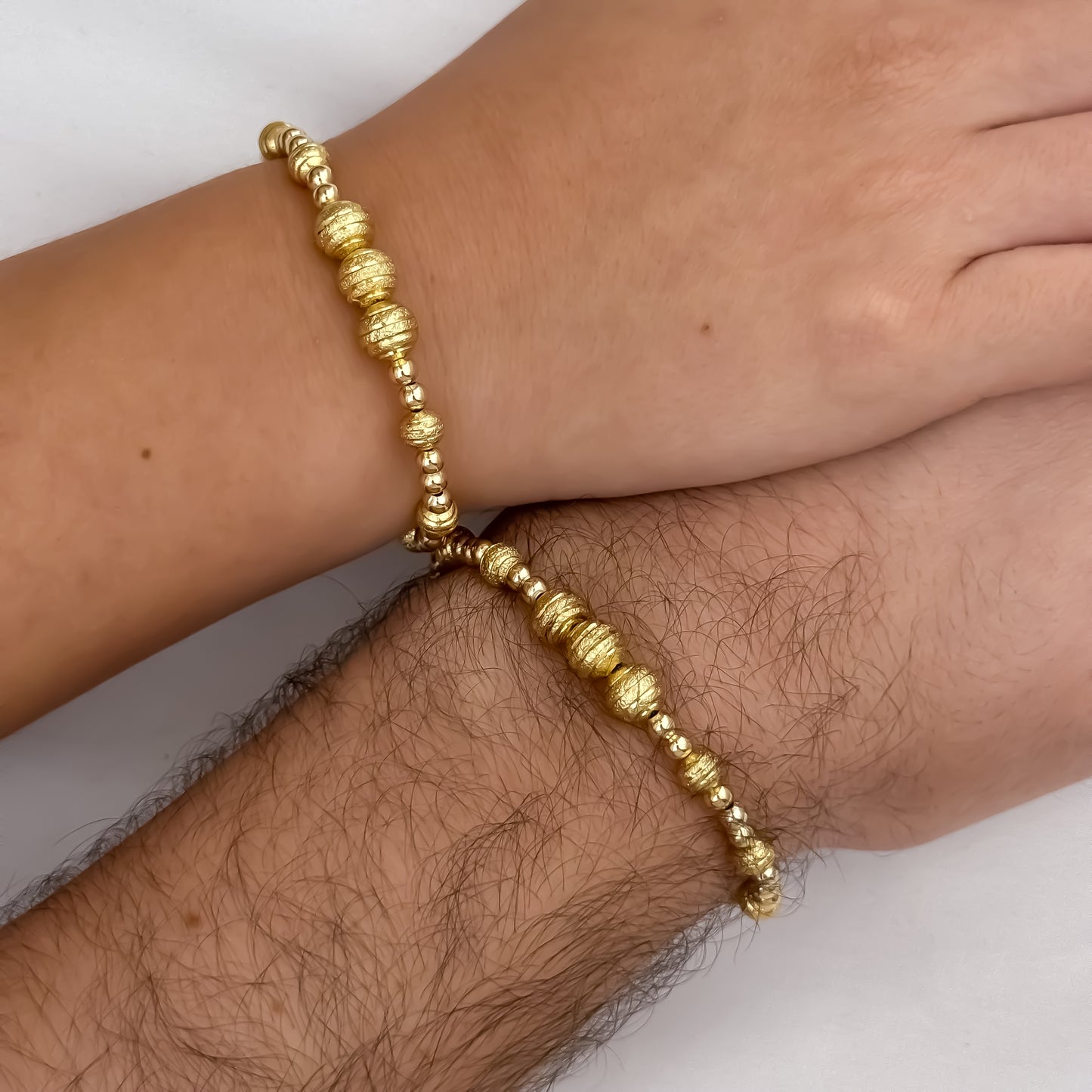2 Pulseras para Parejas en Balin  Diamantado en Balin Liso de 4mm   Simbolo de Amor   en Oro Laminado 18k con Garantia de por vida